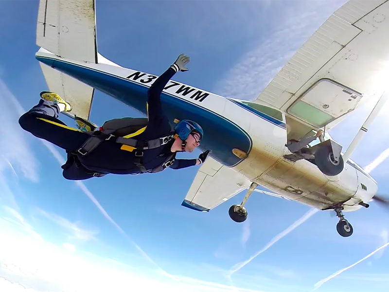 Enjoy the free fall - skydiving in the nearby Boxberg